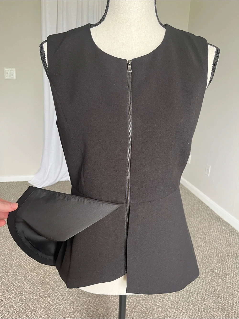 Carmen Marc Valvo Black Peplum Blouse Sleeveless Zip Front Career Top Small - Picture 2 of 6